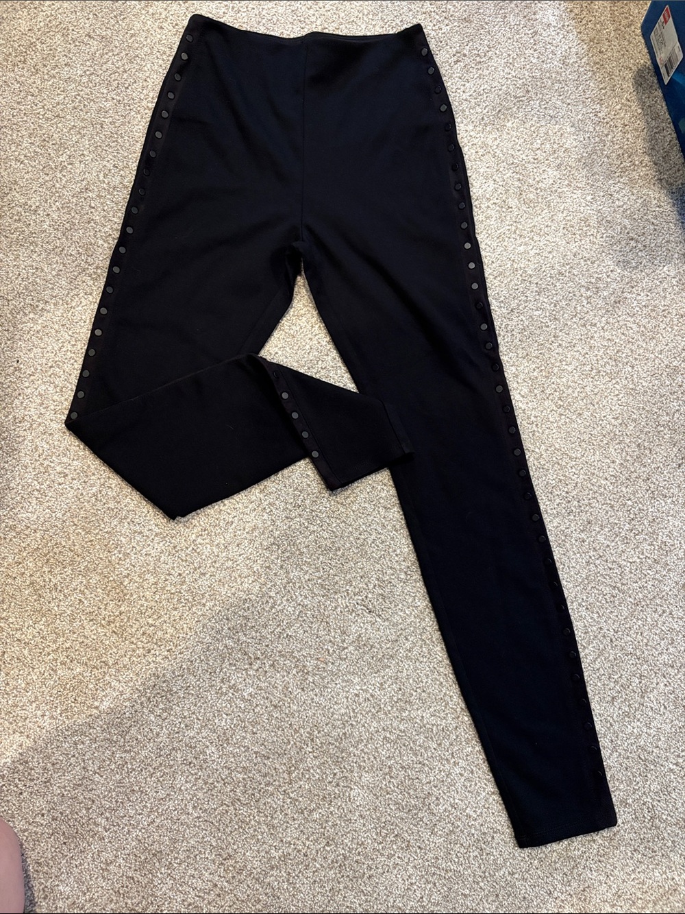 Lysse Women's Black Snap-Trim Stretch Leggings